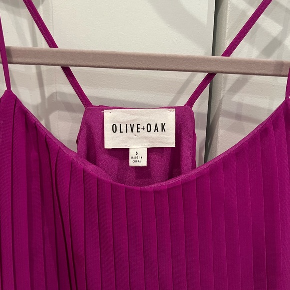 Olive & Oak Spaghetti Strap Pleated Blouse Top - Size S, Fuschia/Purple - Picture 2 of 3